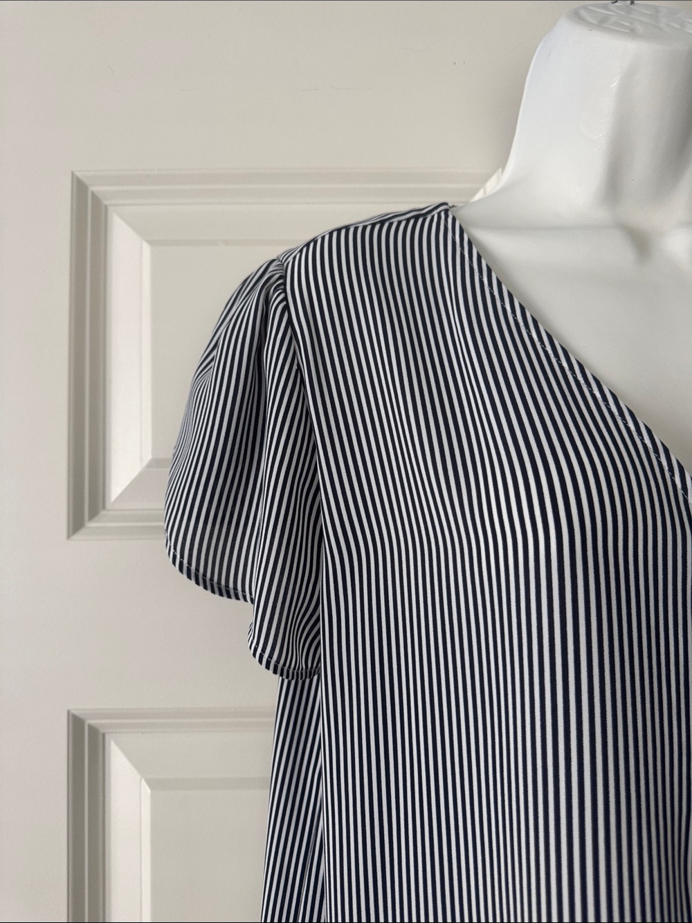 Loft Striped V-Neck Flutter Sleeve Top - Black & White size M - Picture 7 of 10